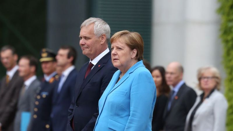 Antti Rinne und Angela Merkel