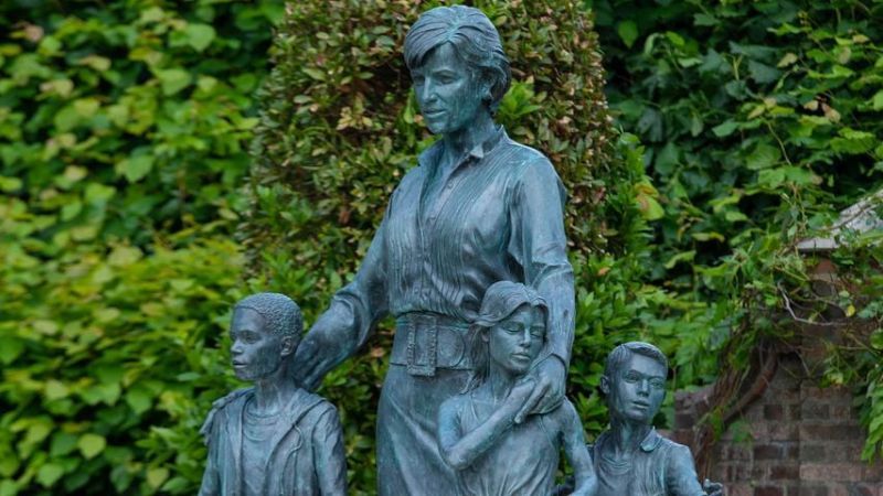 Die Bedeutung der Diana-Statue mit drei Kindern