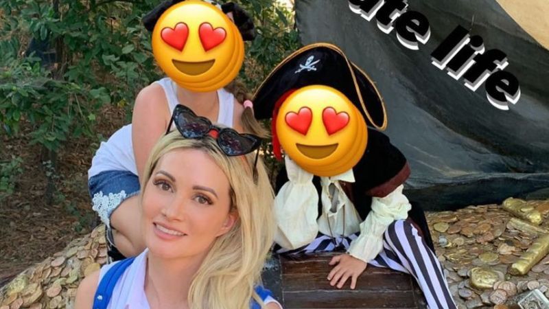 Holly Madison mit ihren beiden Kindern, September 2021