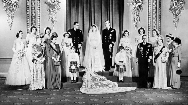 Queen Elizabeth II. und ihr Mann Prinz Philip bei ihrer Hochzeit in London im November 1947