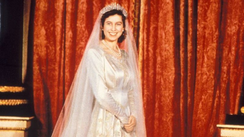 Queen Elizabeths Hochzeit: Ein Blick auf ihr besonderes Kleid