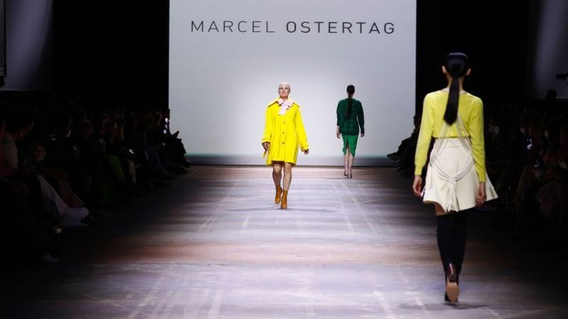 Lieselotte Reznicek auf der Mercedes-Benz Fashion Week bei einer Runway-Show von Marcel Ostertag