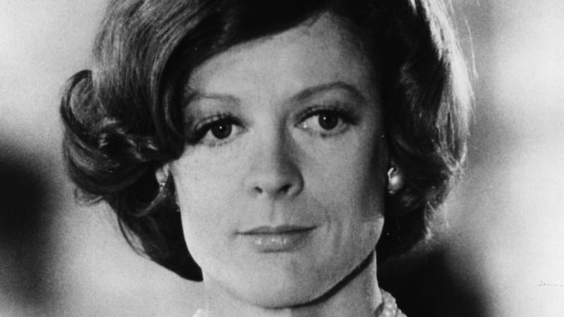 Maggie Smith, 1975