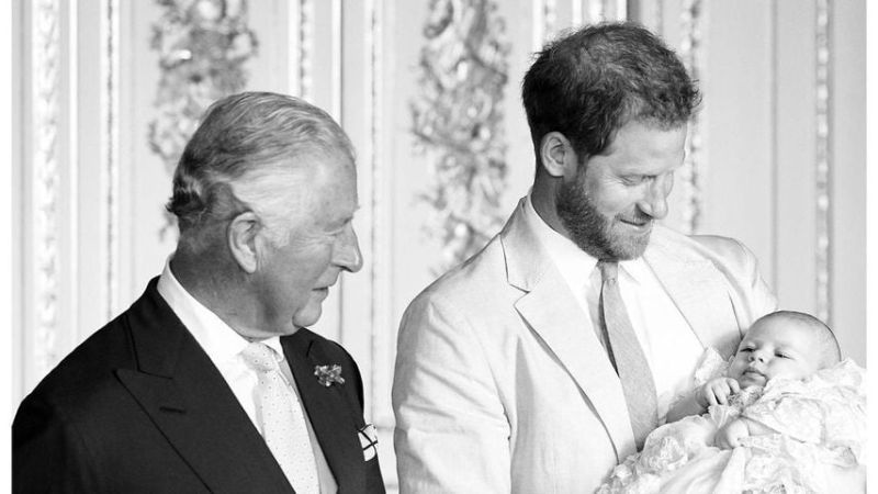 König Charles, Prinz Harry und Baby Archie