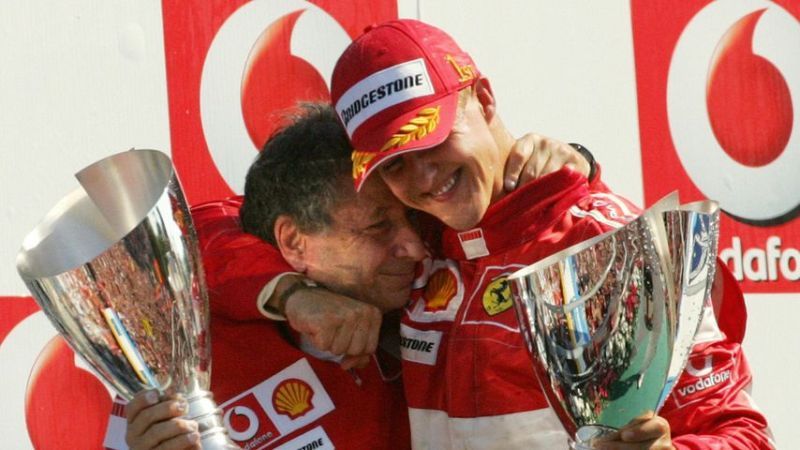 Jean Todt und Michael Schumacher bei einer Siegesfeier im September 2006