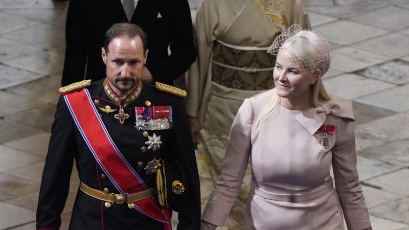 Prinz Haakon mit Prinzessin Mette-Marit bei der Krönung