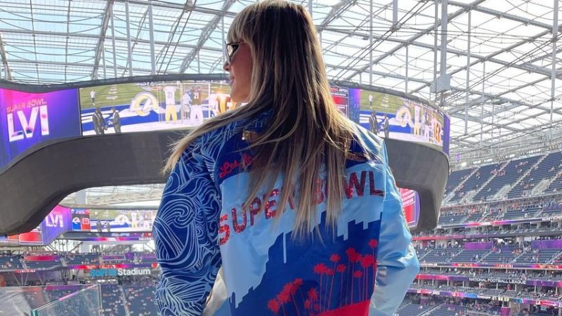 Heidi Klum Kotzt Hotdog beim Super Bowl vor Kamera aus