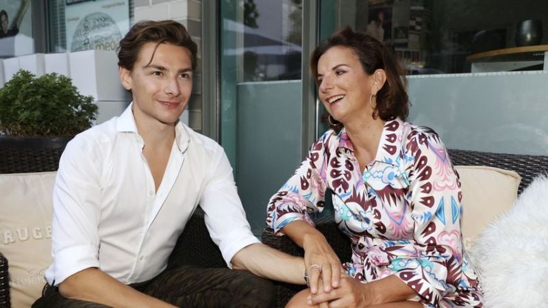 Claudia Obert schenkt Max eine Geburtstags-Orgie
