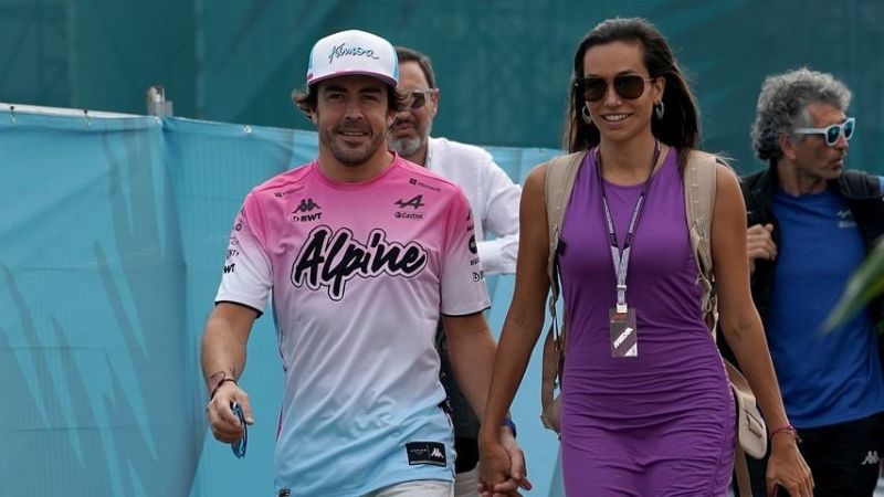 Fernando Alonso mit seiner Freundin Andrea Schlager