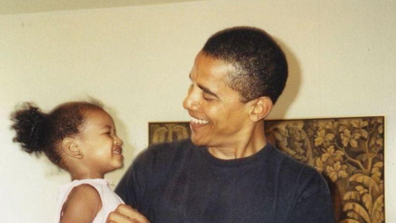 Sasha Obama mit ihrem Vater Barack