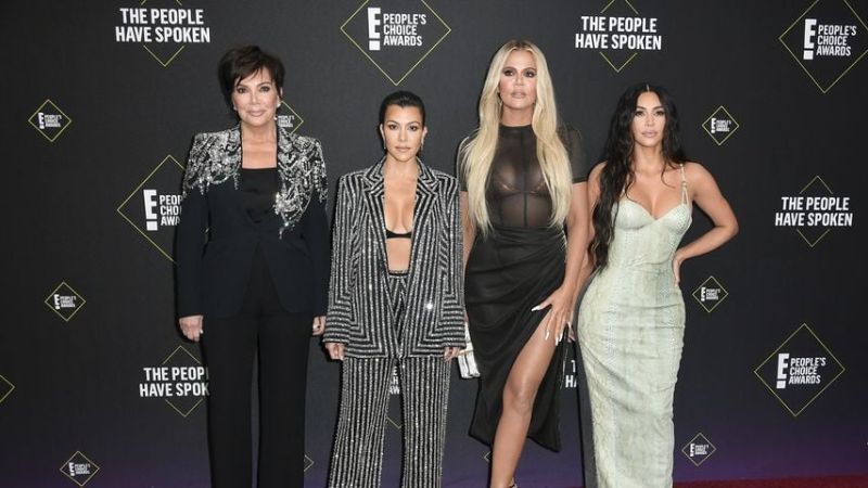Kris Jenner, Kourtney, Khloé und Kim Kardashian bei den E! People