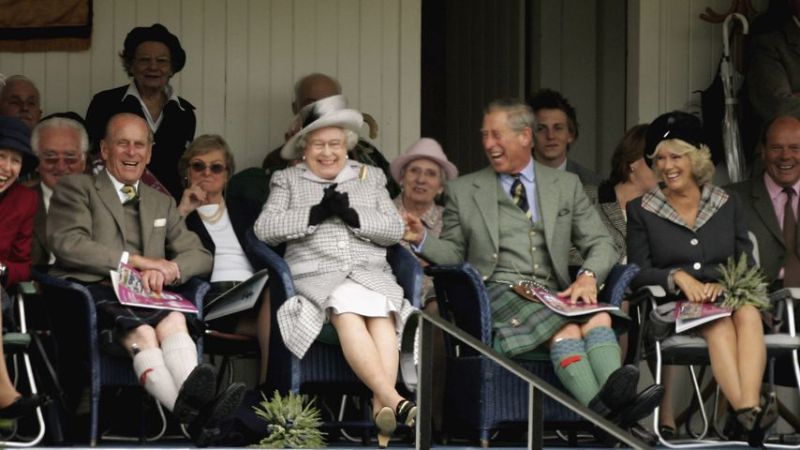 Prinz Philip, Queen Elizabeth II, Prinz Charles und Herzogin Camilla beim Braemar Gathering, 2006