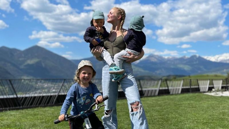 Josephine Welsch und ihre Kinder im Mai 2022