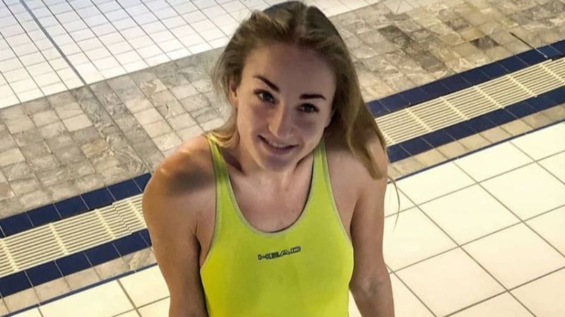 Schwimmerin Elena Krawzow