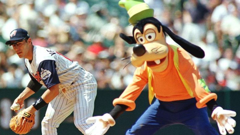 Goofy als Maskottchen bei einem Baseballspiel, 1998