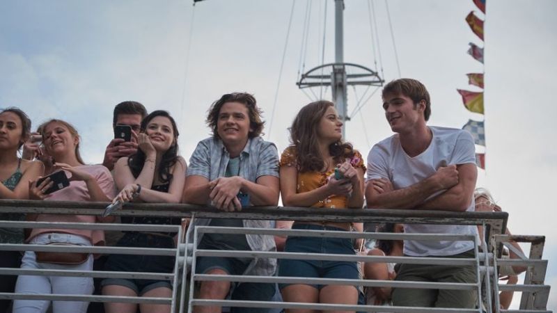 Meganne Young, Joel Courtney, Joey King und Jacob Elordi in 