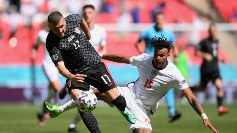 Ante Rebic und Tyrone Mings beim EM-Match von England gegen Kroatien, Juni 2021