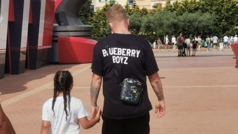 Bonez MC teilt Urlaubsbilder mit seiner Tochter - Eine Rarität