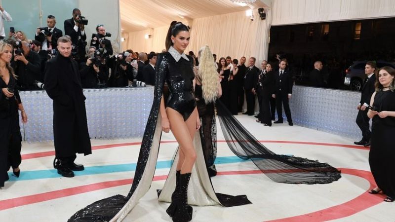 Kendall Jenner begeistert in einem durchsichtigen Kleid | Wow!