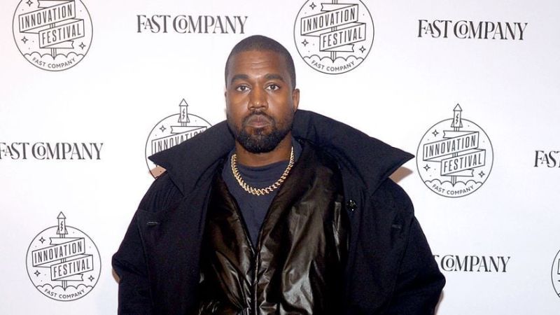 Kanye West schockiert mit Hakenkreuz-Merchandise